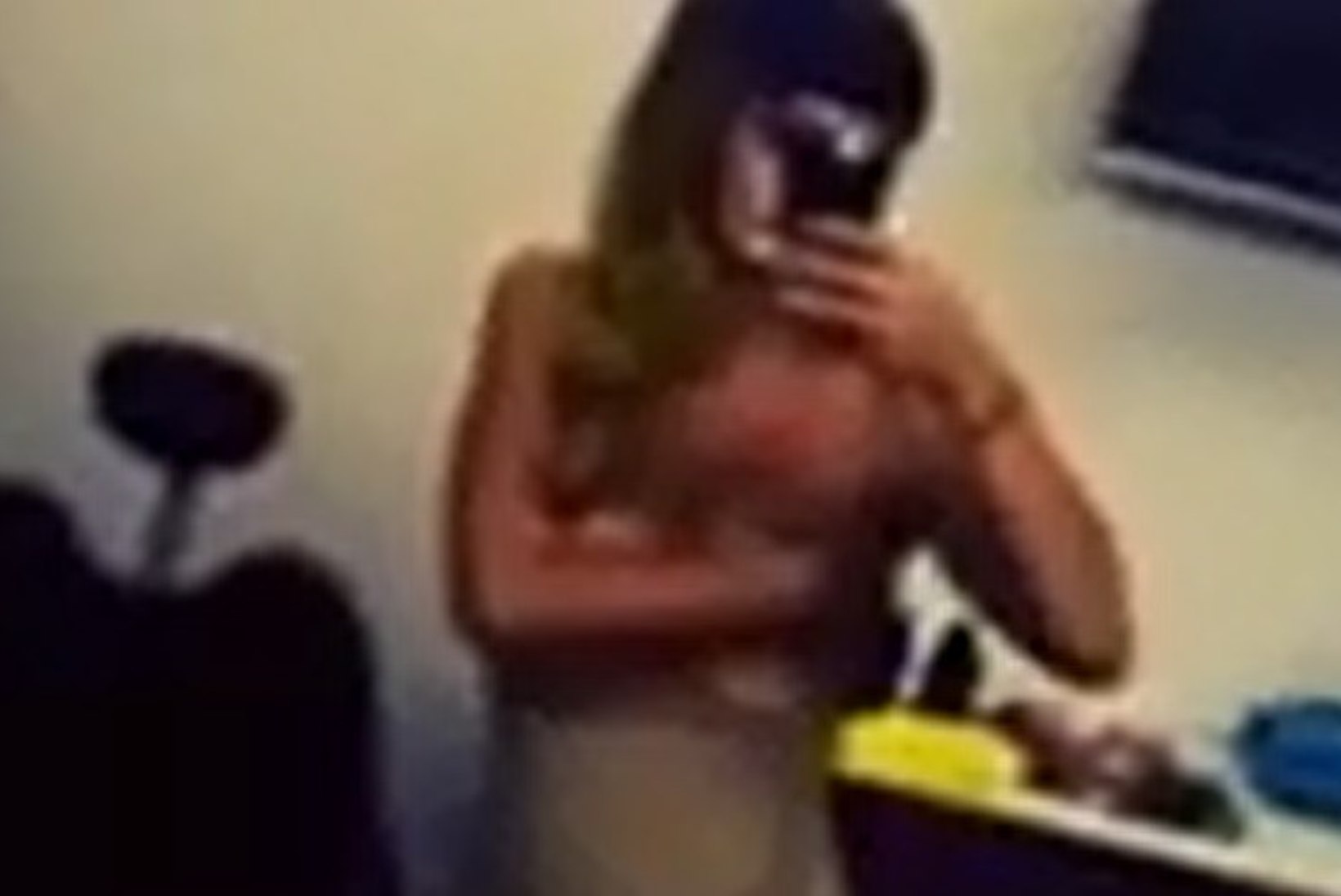 VIDEO: Lily Allen postitas Instagrami topless video!