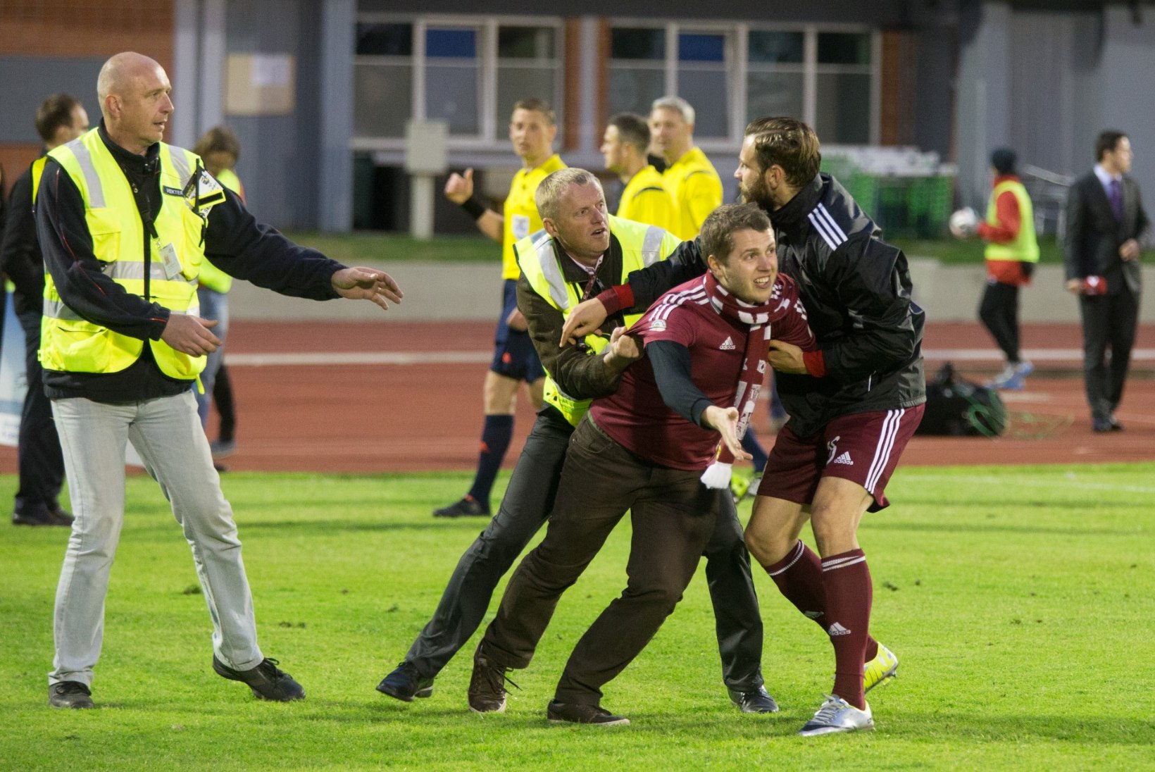 GALERII: Eesti jalgpallikoondise kaotus Lätile