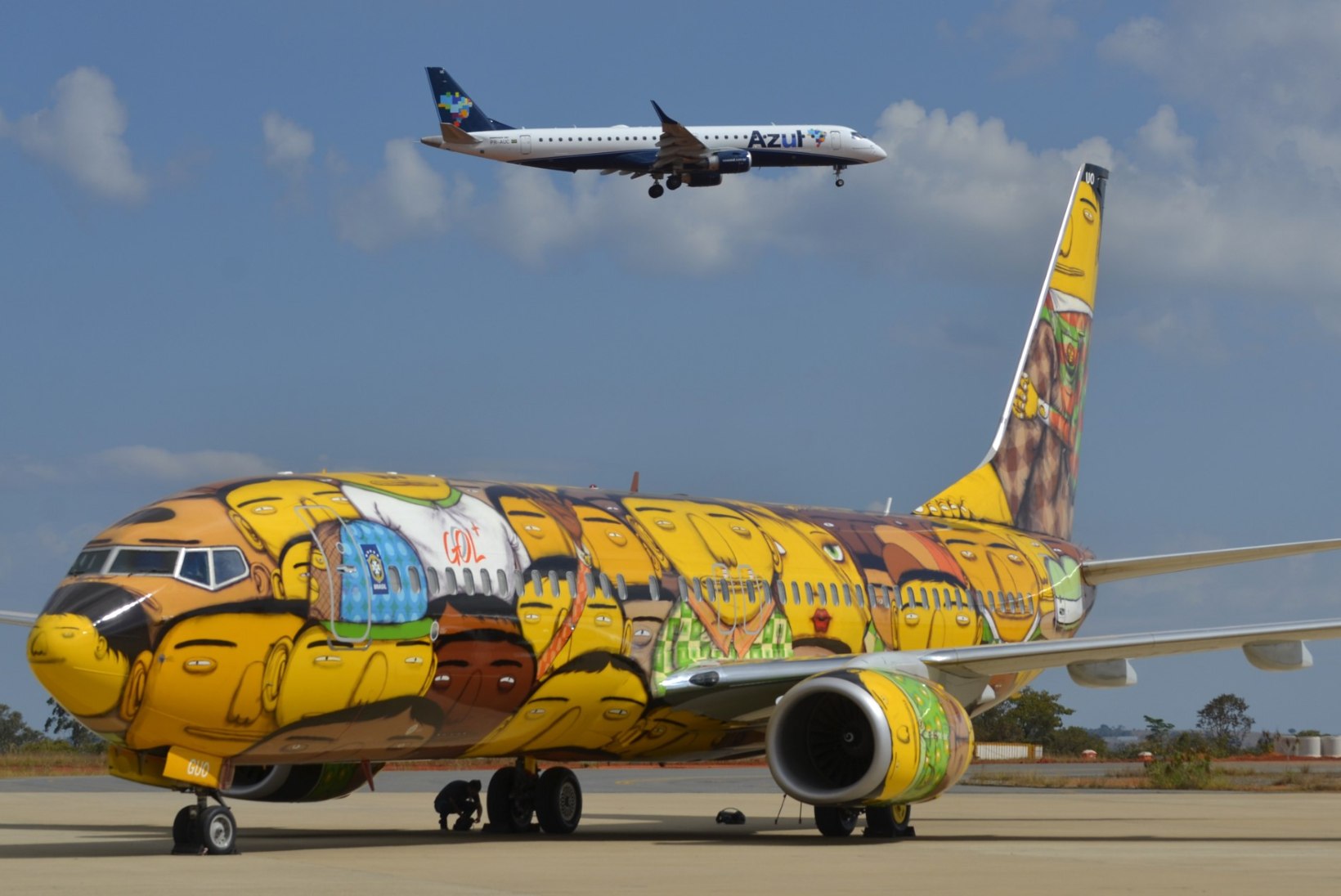 FOTOD: Brasiilia koondis lendab MM-il kaunilt kireva lennukiga