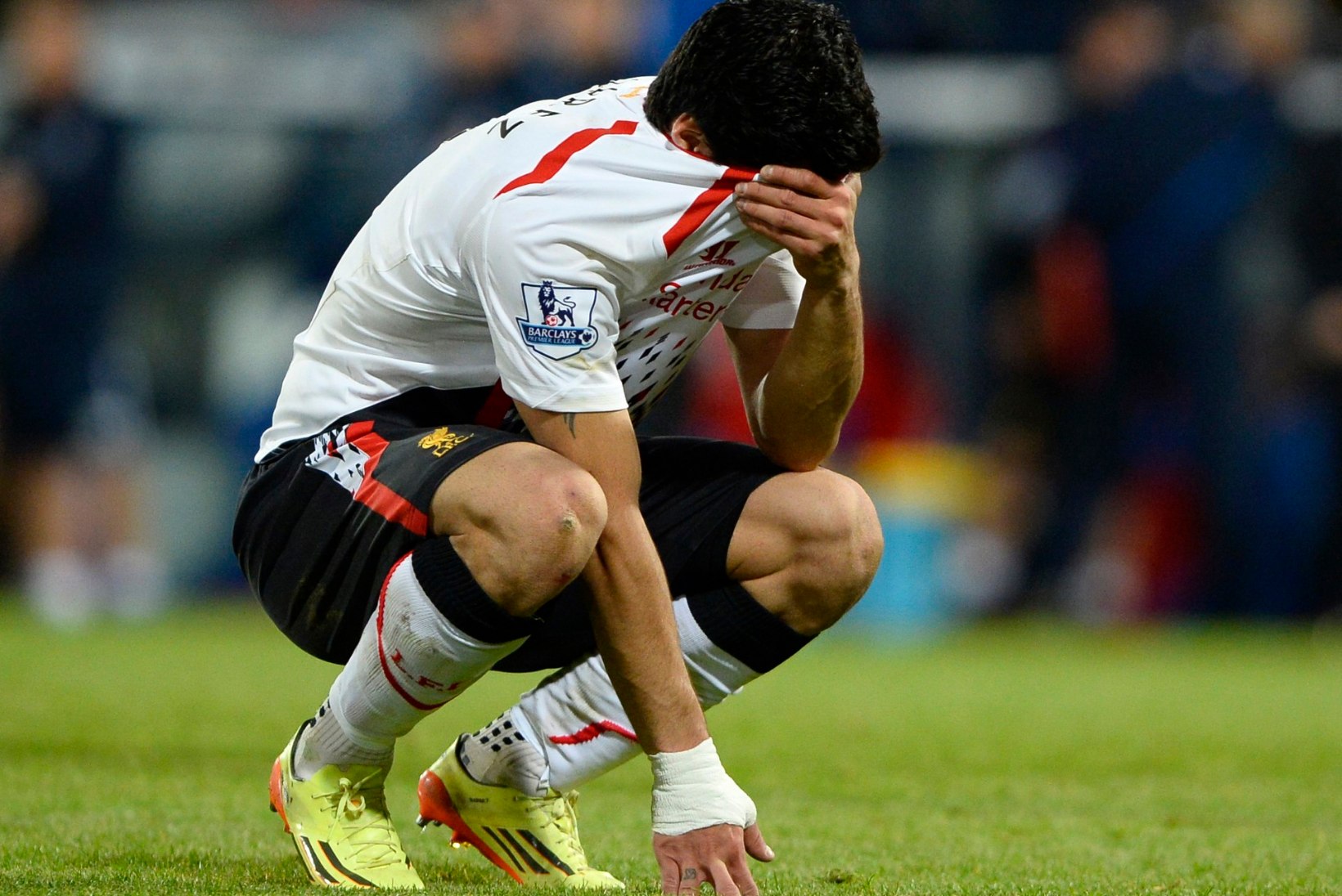 FOTOD: Luis Suarez puhkes tiitli (tõenäolise) mahamängimise pärast nutma