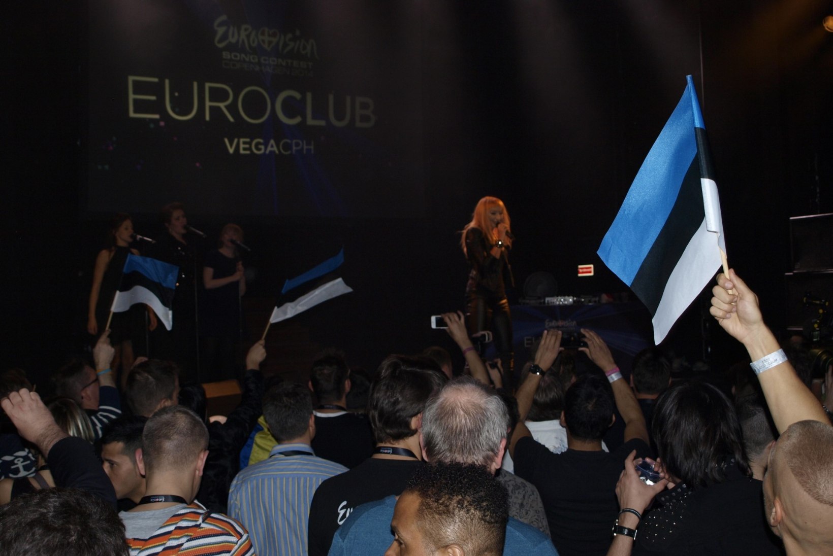 ÕHTULEHE FOTOD JA VIDEO: Tanja laulis ja tantsis euroklubi laval, rahvas hullus