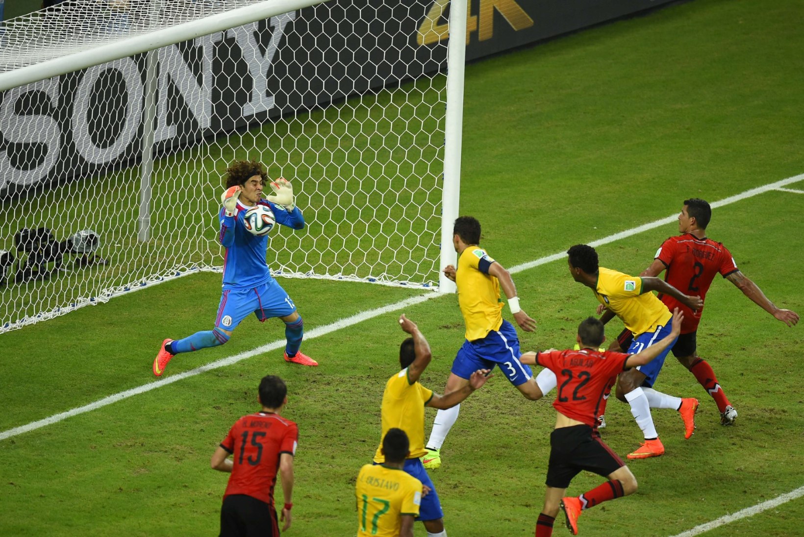 Mehhiko väravavaht nurjas Brasiilia võidu! Venemaa alustas viigiga
