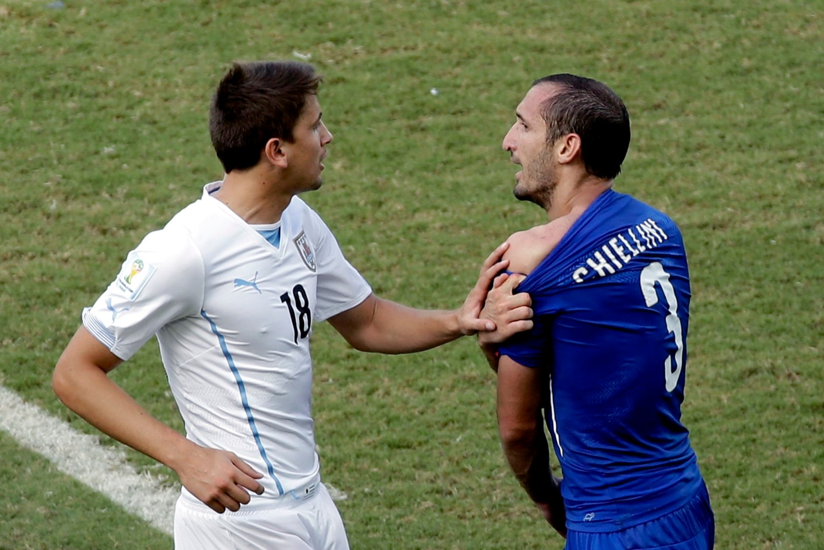 Pureda saanud Chiellini: Naeruväärne, et Suarezit minema ei saadetud!