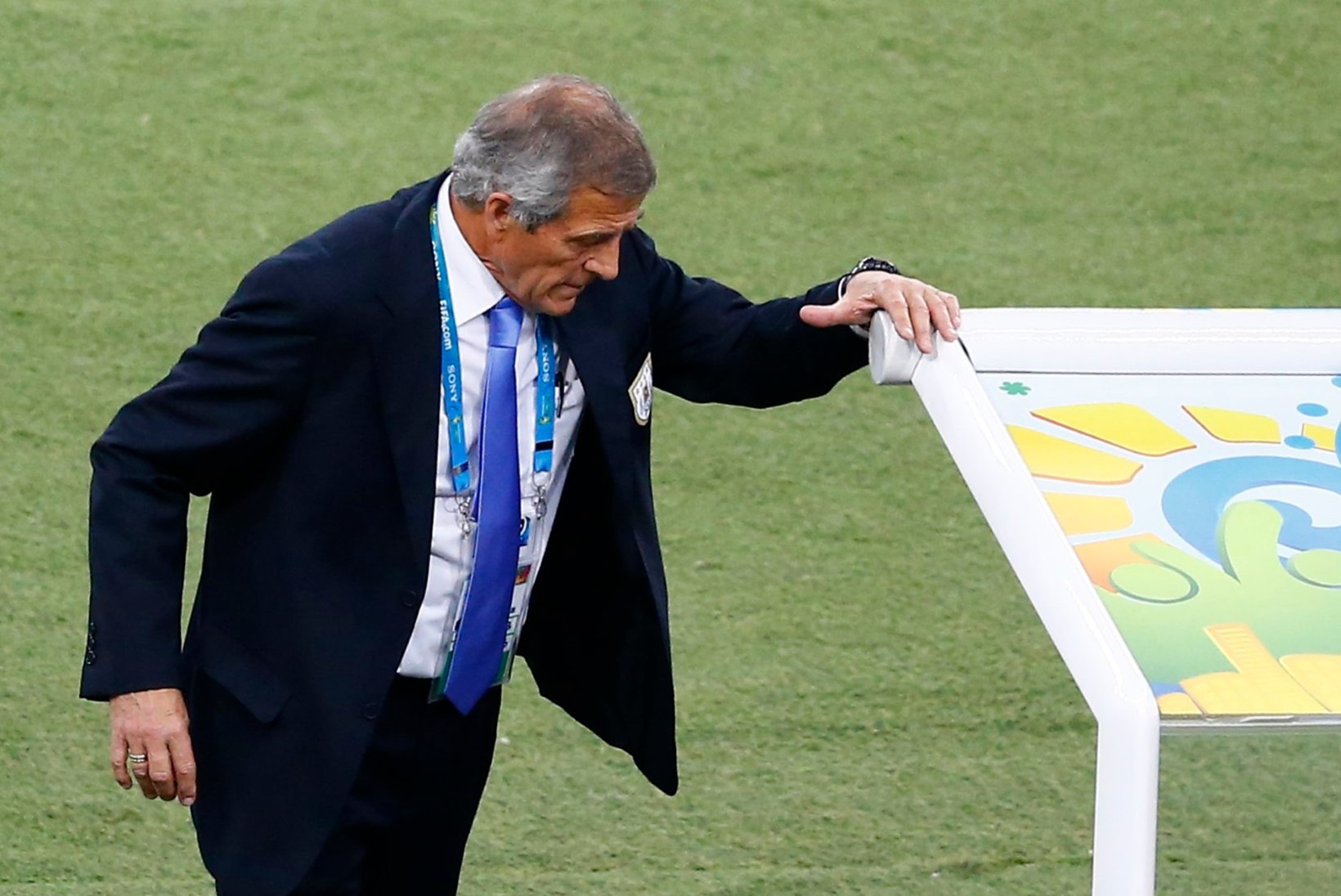 Uruguai peatreener: Suarez ei ole meie väljakukkumises süüdi