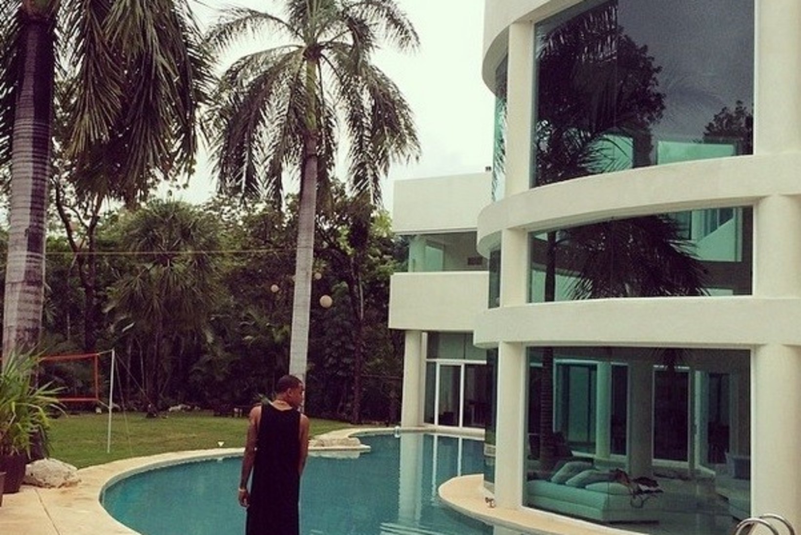 FOTOD: Bieber rendib koos semudega Mehhikos luksuslikku villat