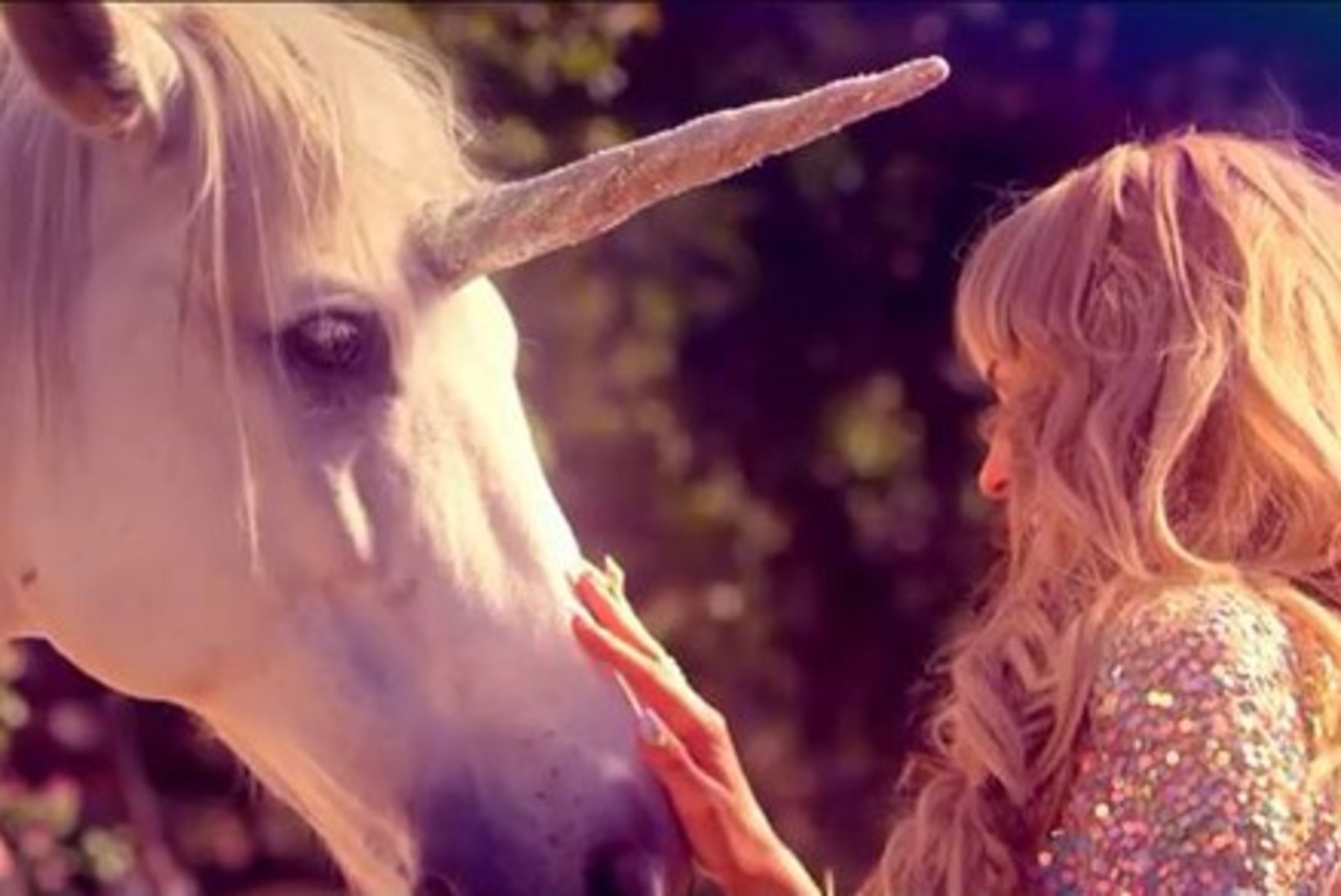Paris Hilton viksis oma uue muusikavideo Kerli pealt maha?