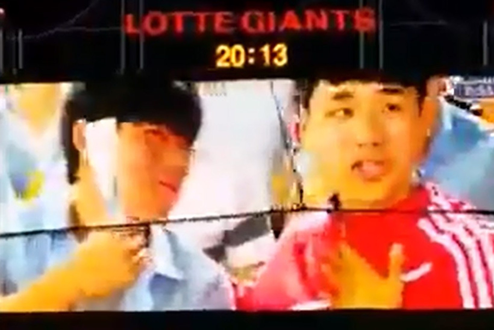 VIDEO: kaks Korea noormeest andsid suudluskaamera survele järgi!