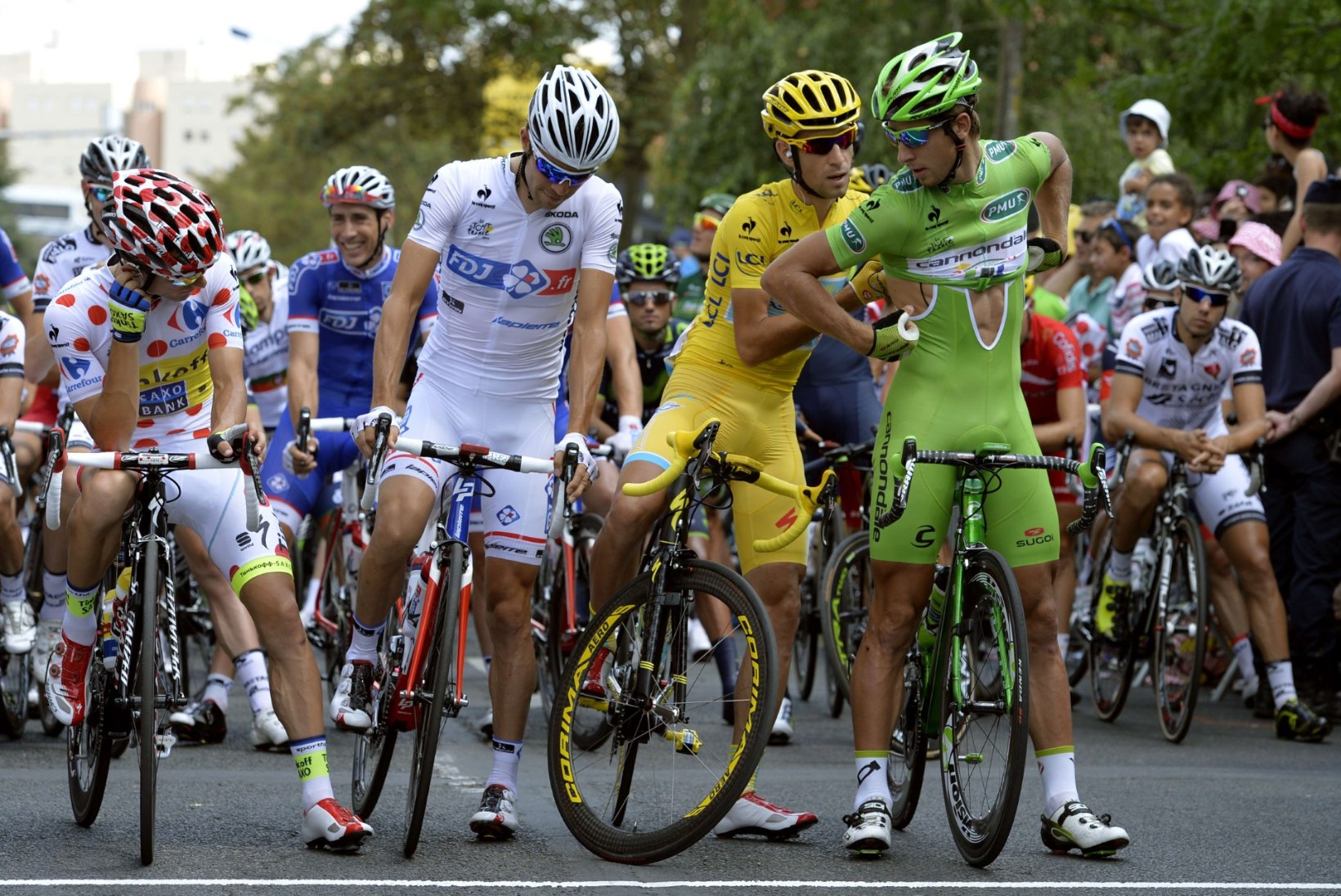 FOTOD: Tour de France lõppes uhke sprindifinišiga, Nibali võis juua võidušampanjat