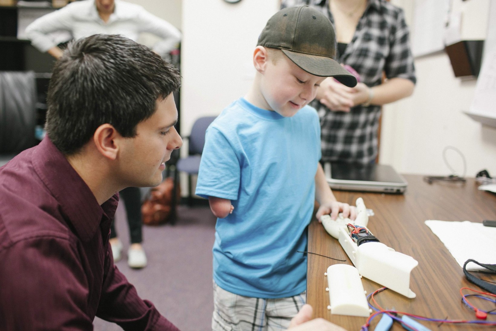 Kuueaastane poiss sai 3D-printeri abil uue käe