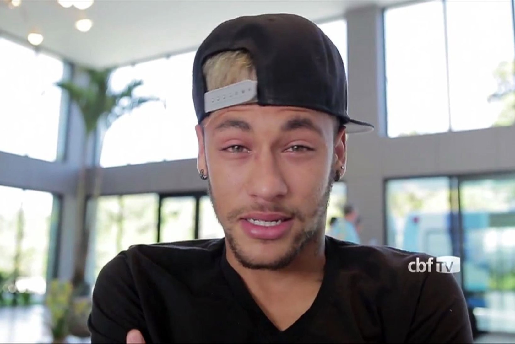 VIDEO: Neymar pöördus fännide poole, pisarad silmis