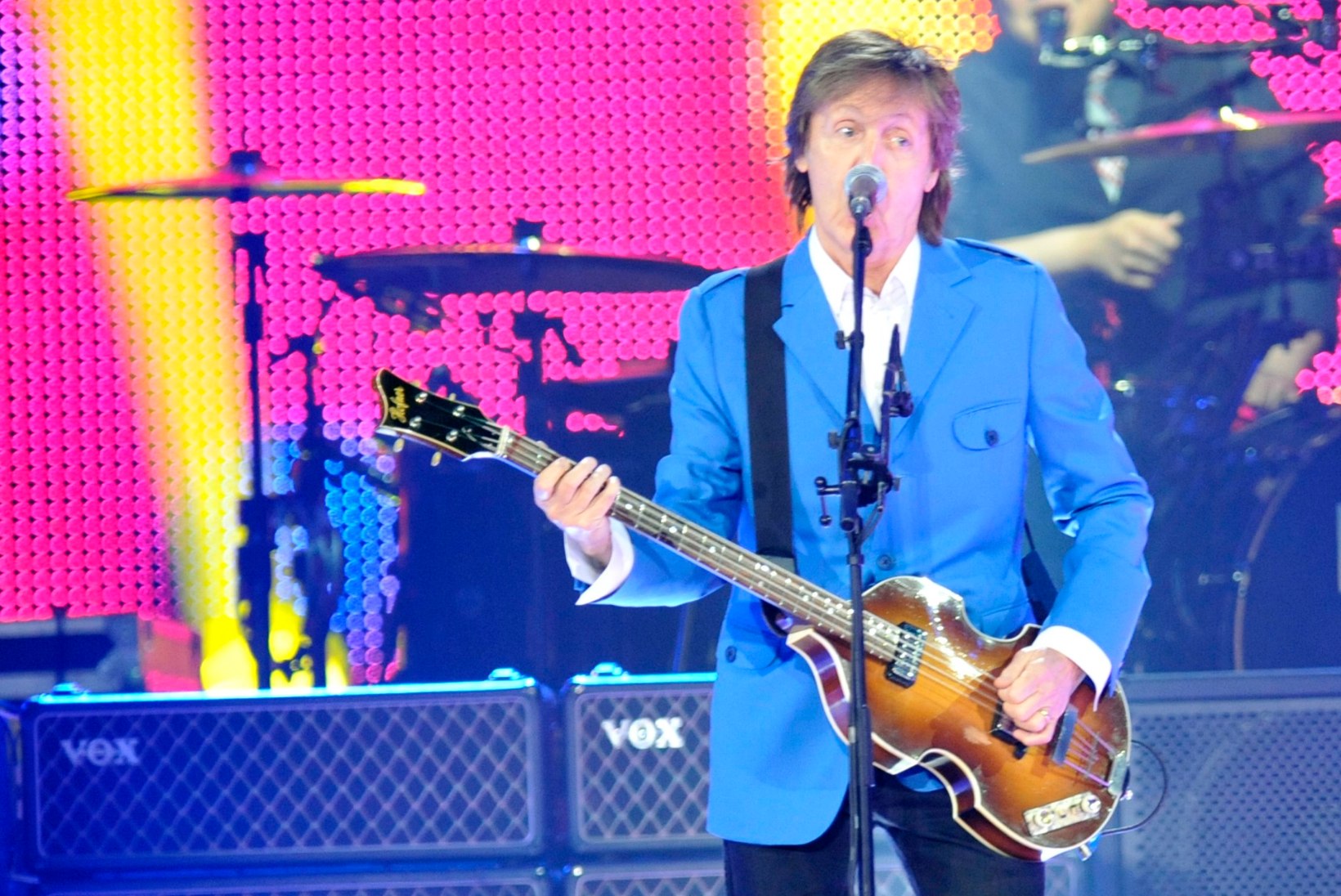 VIDEO: Mees palub Paul McCartney kontserdil 13 000 inimese ees naise kätt! 