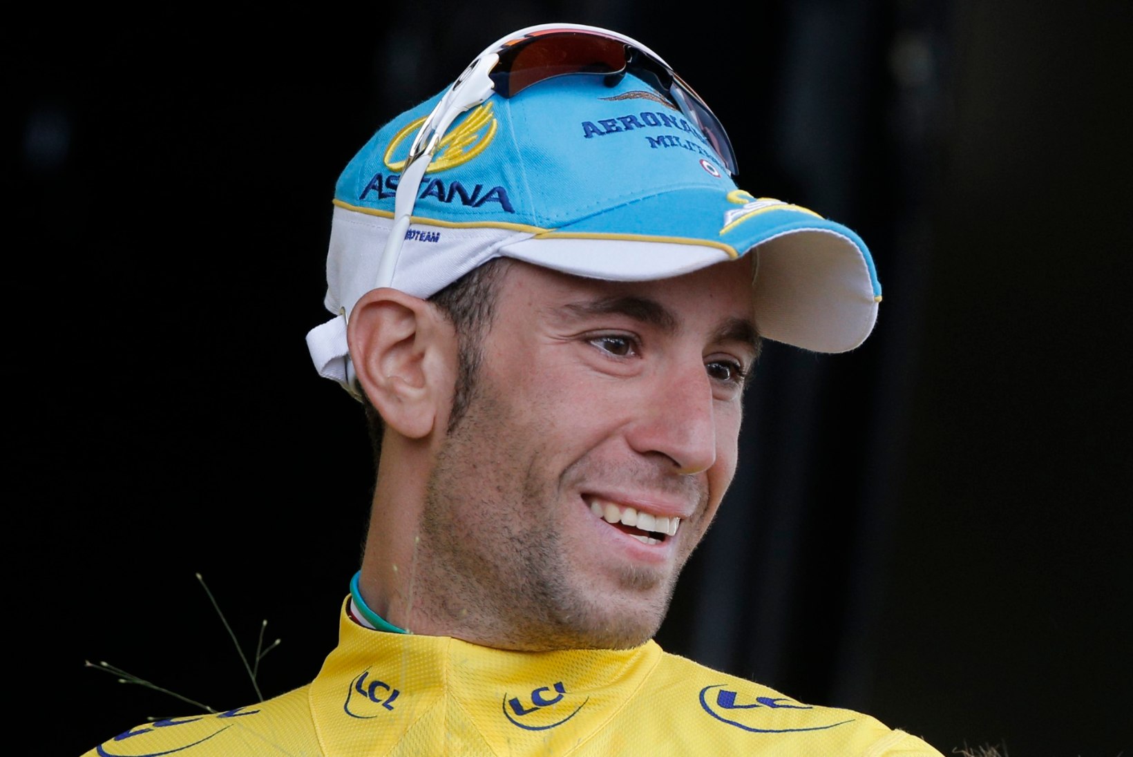 VIDEO: Tour de France'i katsevõitja sai lilleneiult korvi