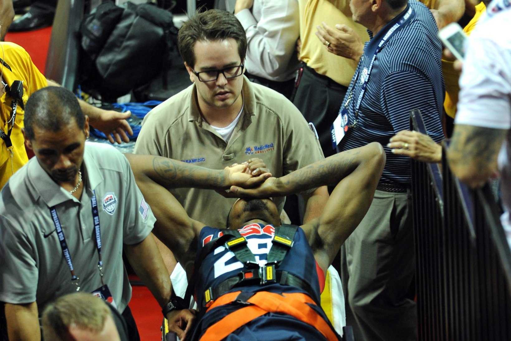 ÕUDNE VIDEO: USA korvpallikoondislane sai treeningmängus võika vigastuse