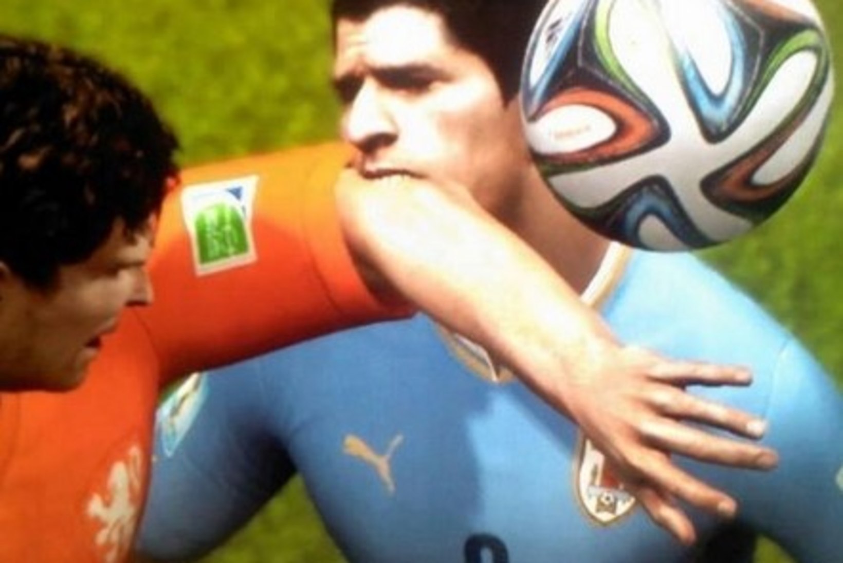 FOTO: Luis Suarez hammustab vastaseid isegi arvutimängus!