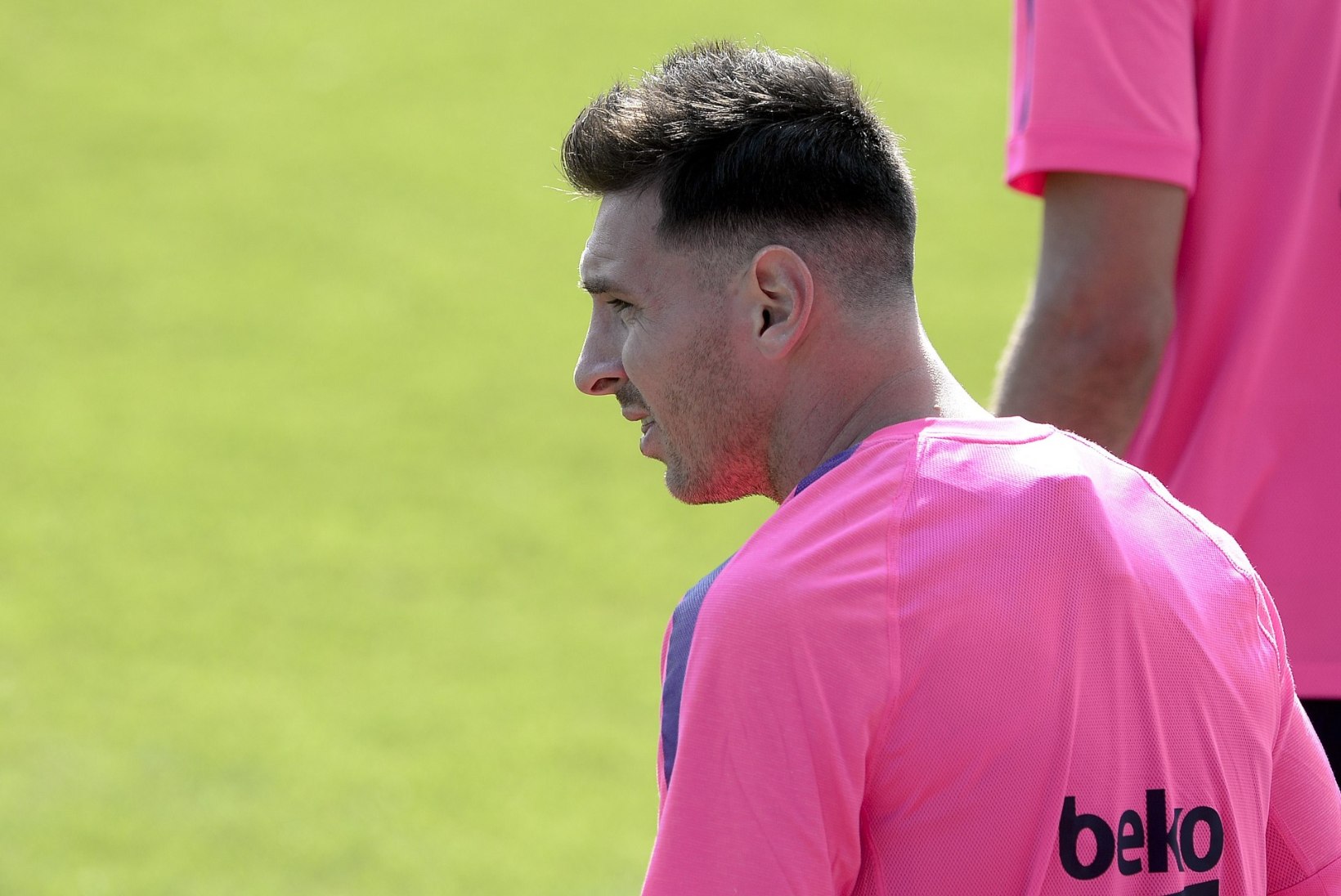 FOTOD: Messi ahvib Ronaldot? Argentiina superstaaril on esimest korda elus moodne soeng