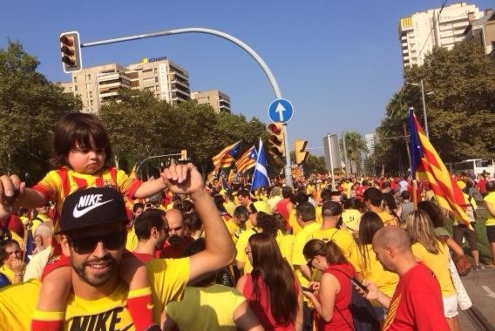 FOTOUUDIS: Hispaania jalgpallikoondise staarid osalesid poliitilisel meeleavaldusel