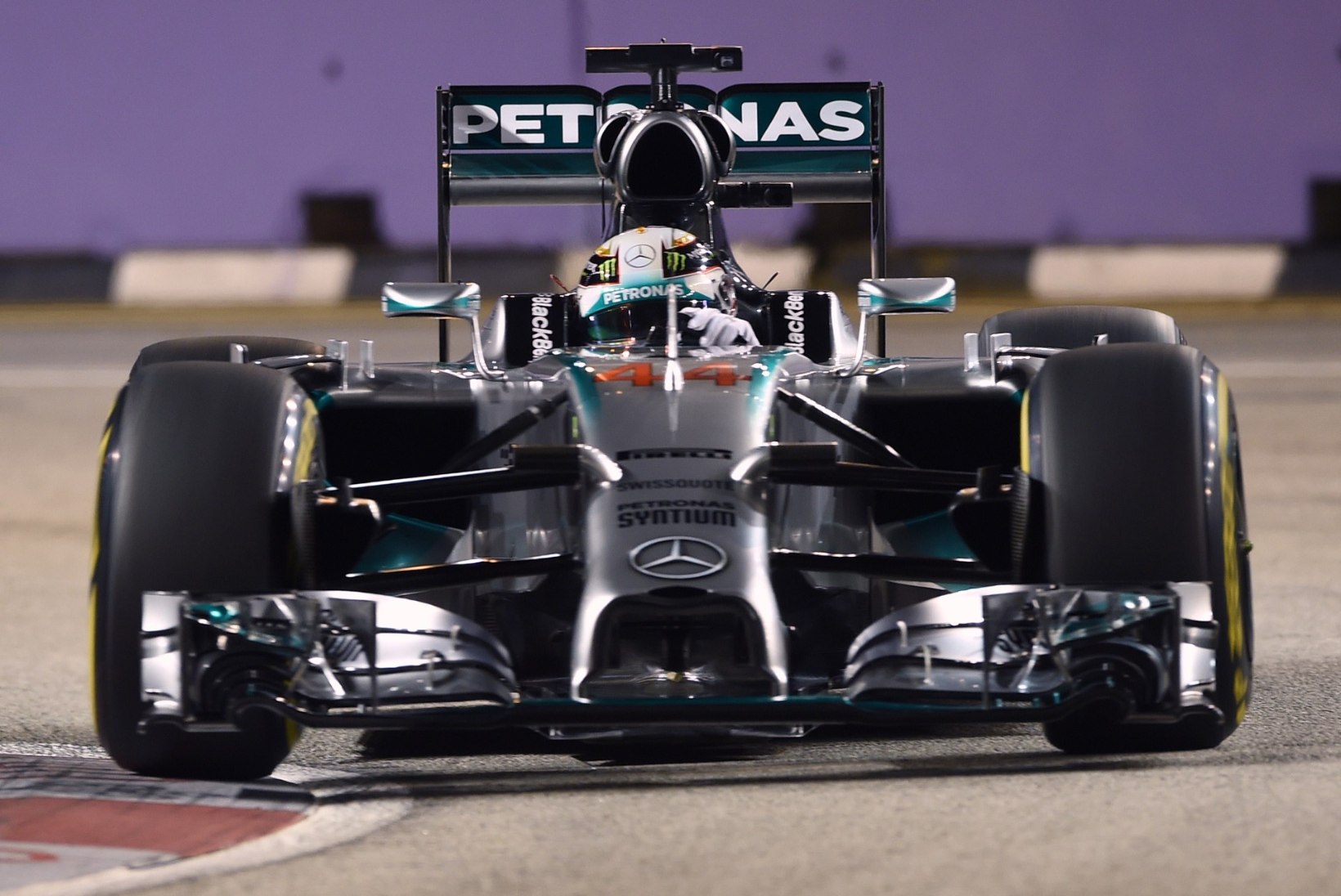 Hamilton võitis Singapuris ajasõidu - ülinapilt Rosbergi ees!