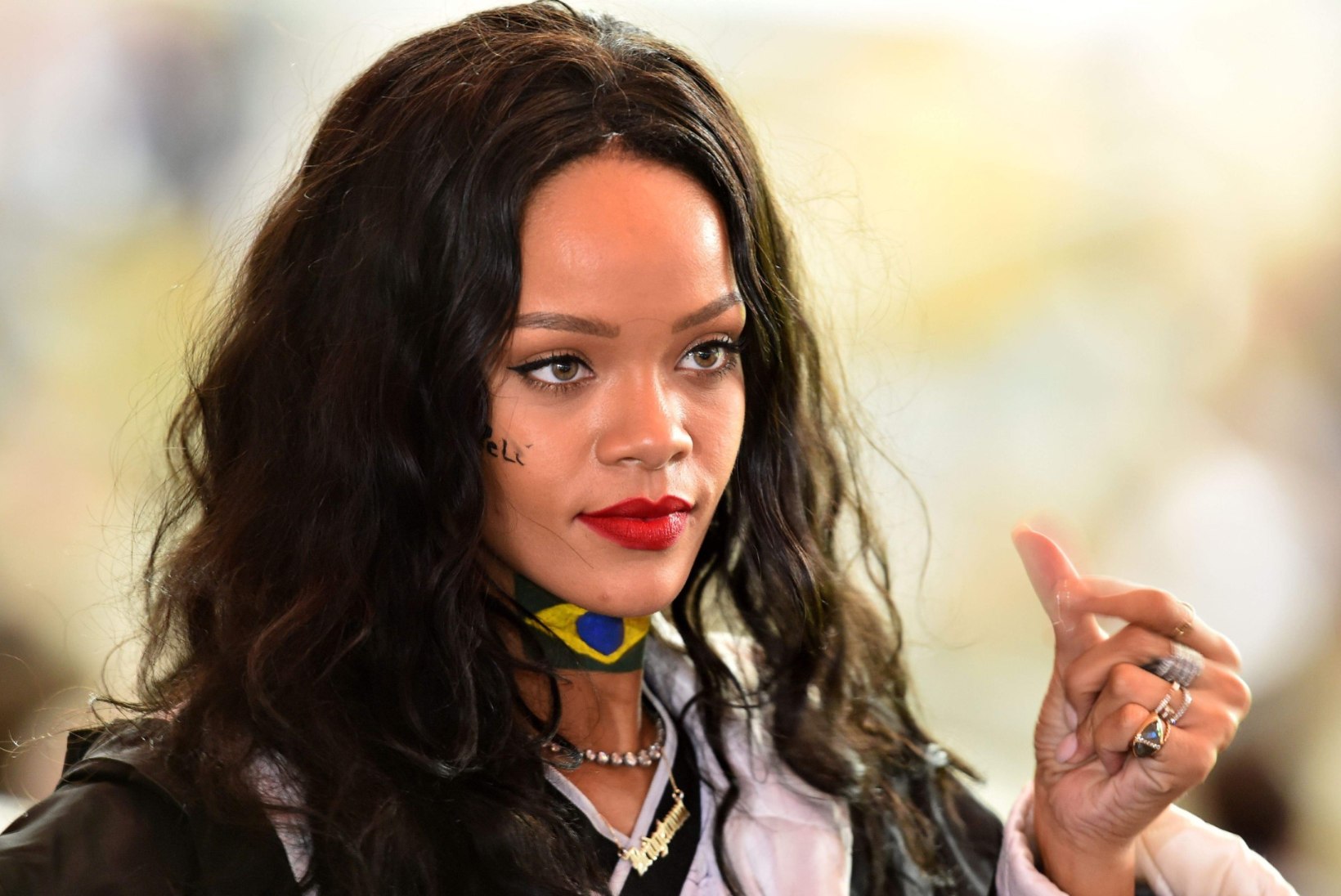 Rihanna maksis küünetehnikule kopsaka tasu
