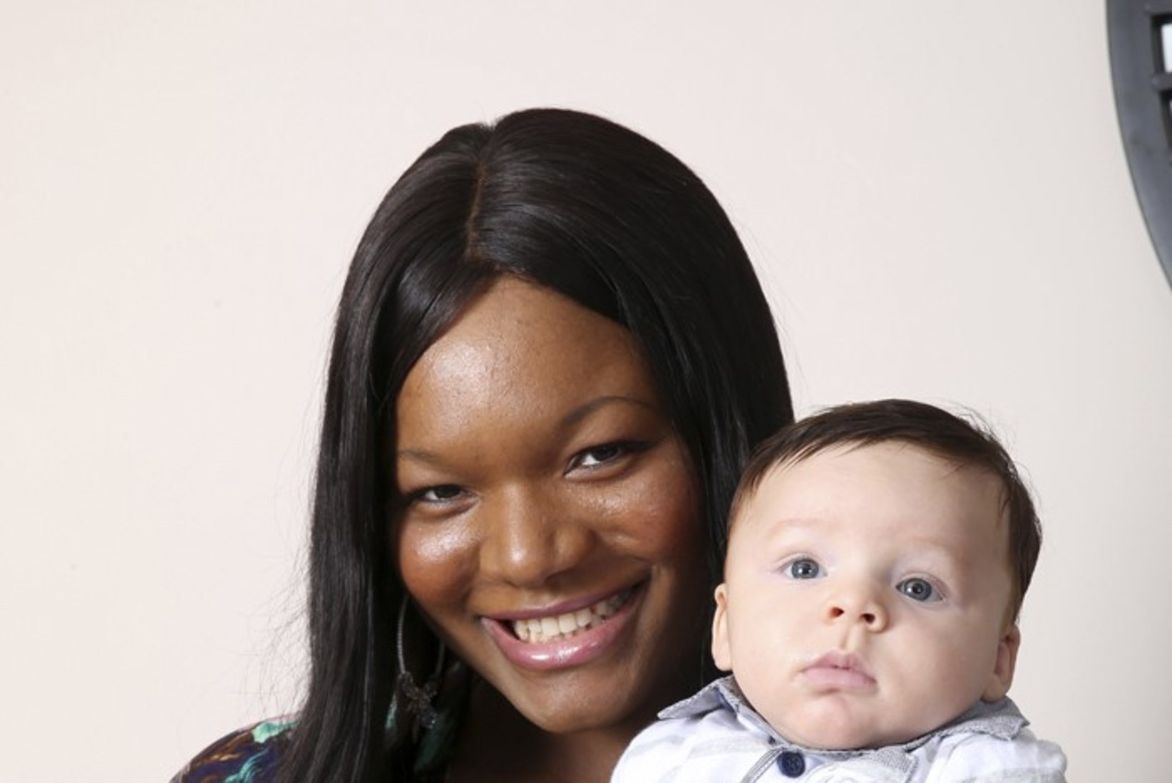 OHOO! Mustanahaline ema sünnitas valge beebi