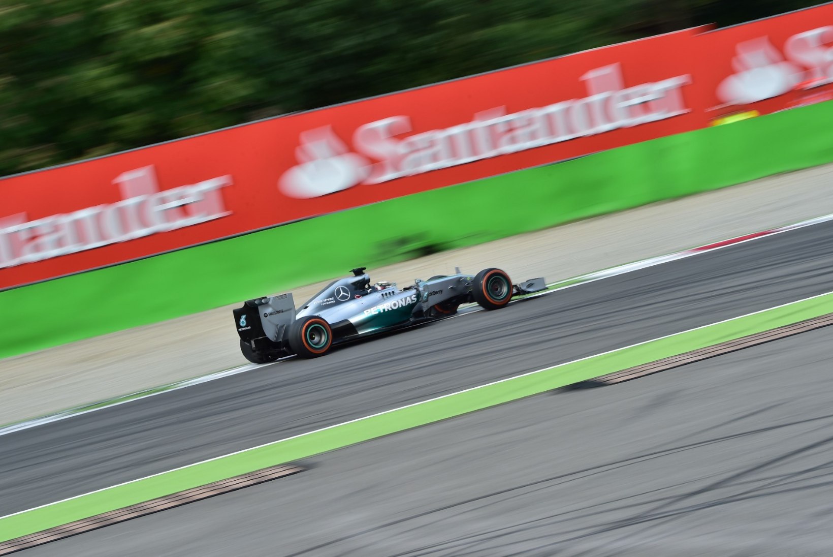 Rosbergi sõiduvead tõid Itaalia GP võidu Hamiltonile