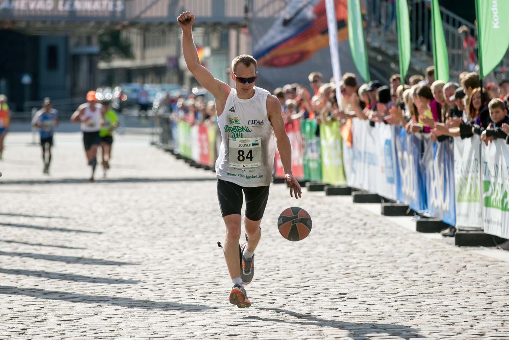Palli põrgatades maratoni läbinud eestlane sai Guinnessi rekordite raamatusse