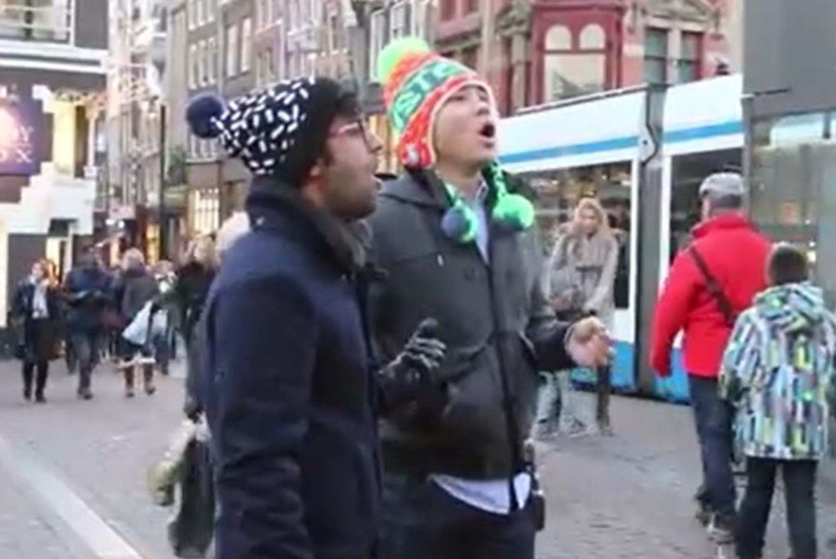 VIDEO: vaata, kuidas õnnestub naiste lantimine kahel narkoseeni söönud Amsterdami turistil