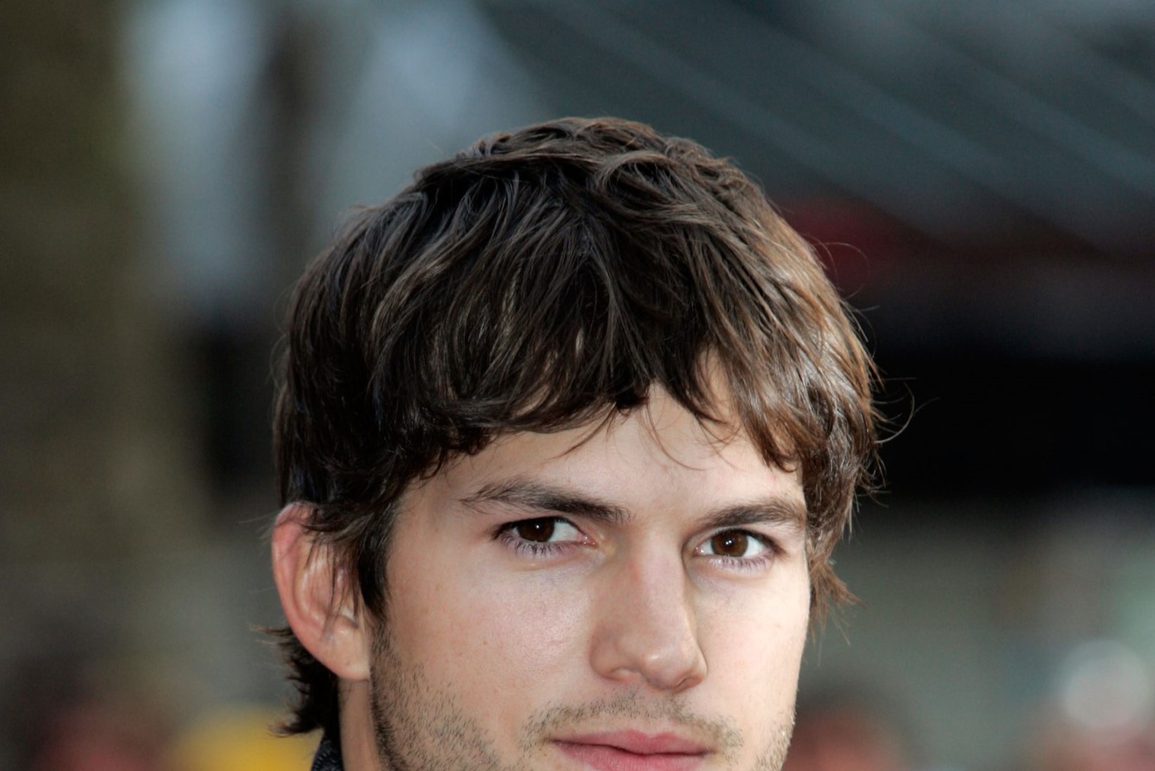 Ashton Kutcher läheb pruudi mõrva asjus tunnistama