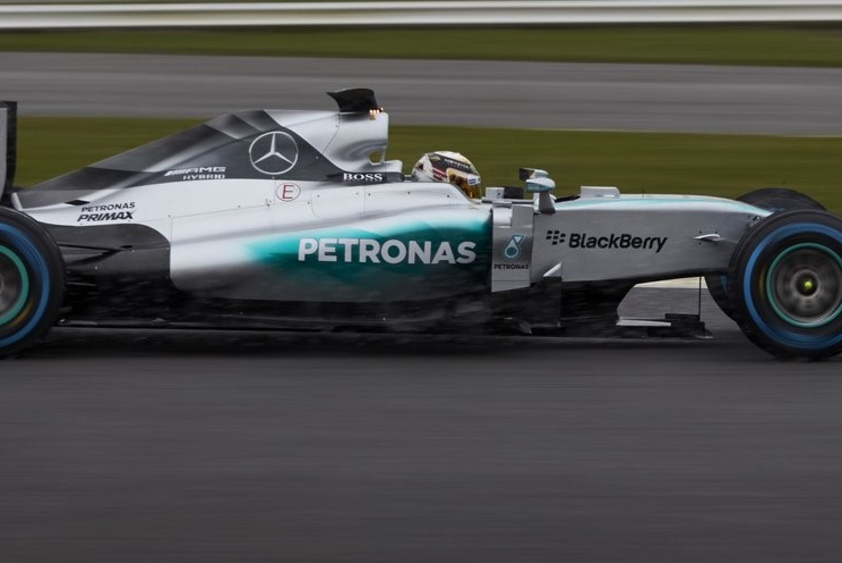 GALERII: Mercedes, Ferrari ja Sauber näitasid uut masinat