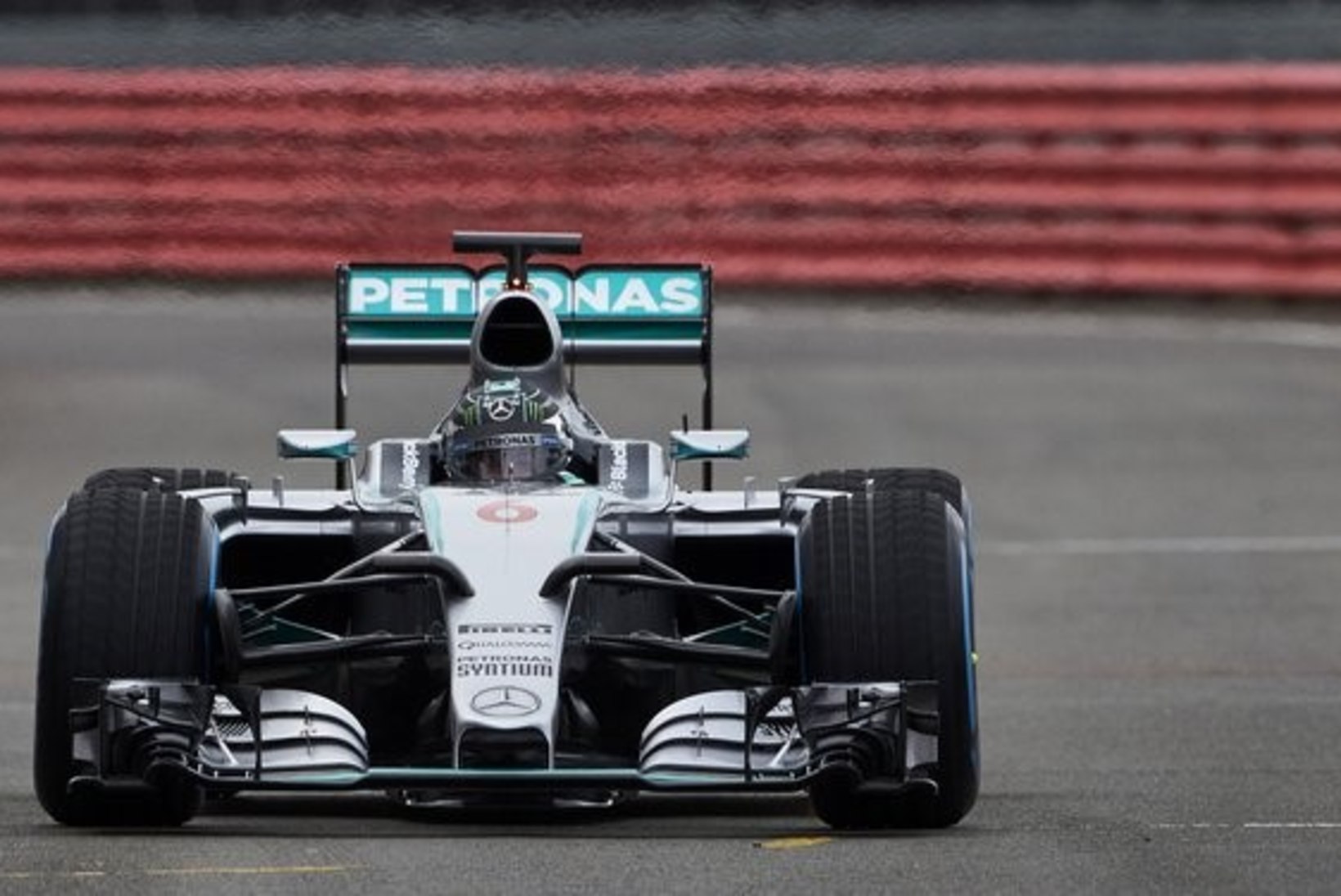 GALERII: Mercedes, Ferrari ja Sauber näitasid uut masinat