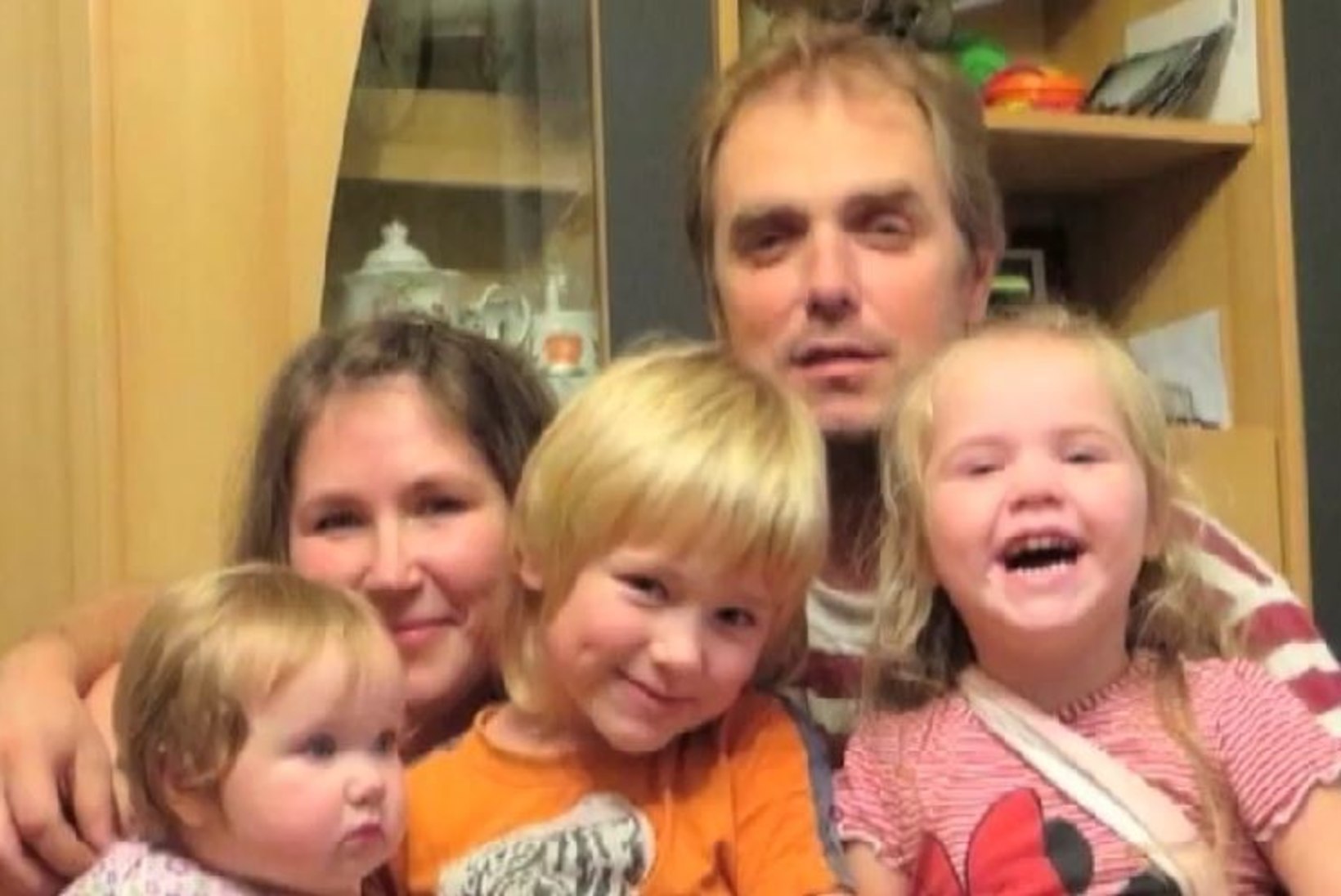 TV3 VIDEO: heategevussaates "Inglite aeg" annetuse saanud pere toetab omakorda majapõlengus naise ja kaks last kaotanud meest