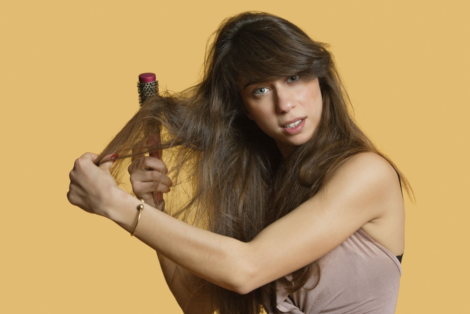 8 viisi, kuidas sa eneselegi teadmatult oma juukseid kahjustad!