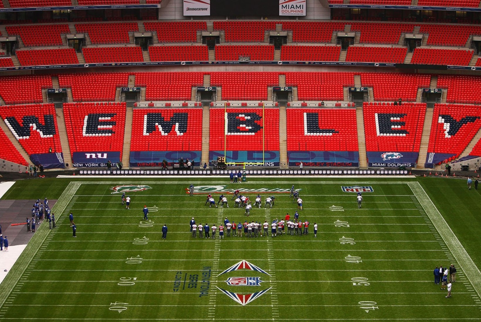 NFLi logo Wembleyl varjutas Inglismaa-Eesti mängu ehk FÄNNIDE TWITTERIMÖLL