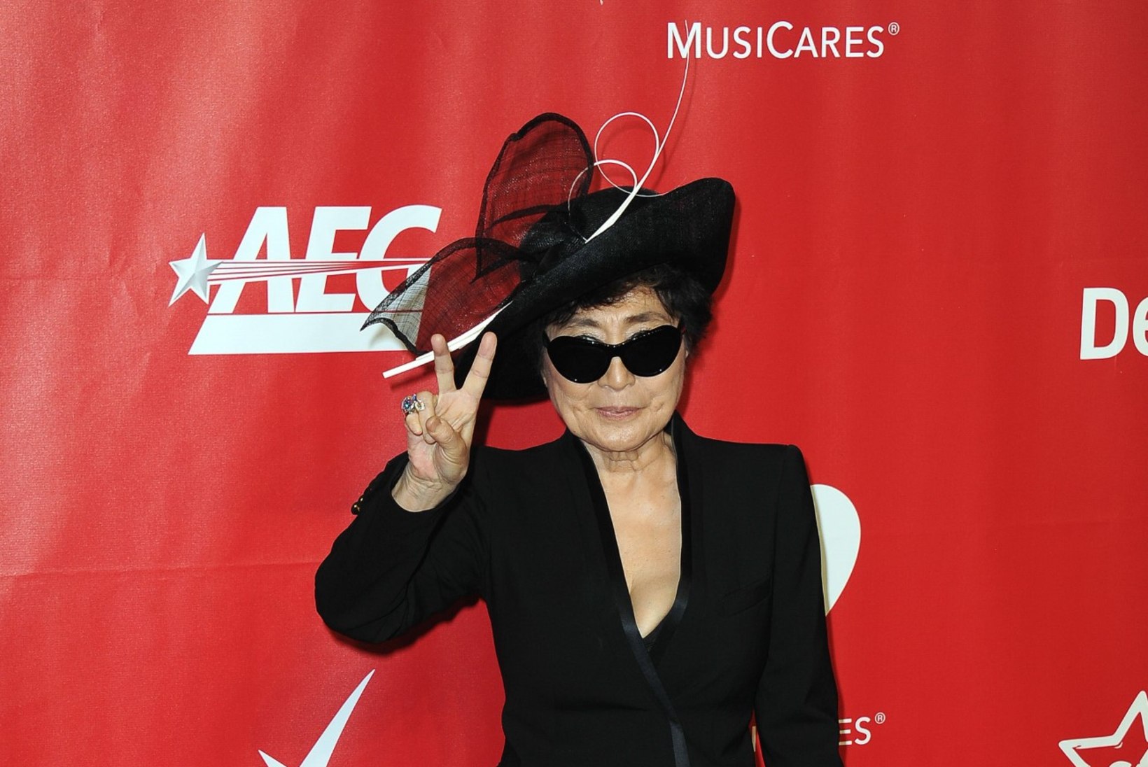 Yoko Ono: "Kanep, tõsi, ei olnud minu tassike teed, aga hapet meeldis mulle küll teha."