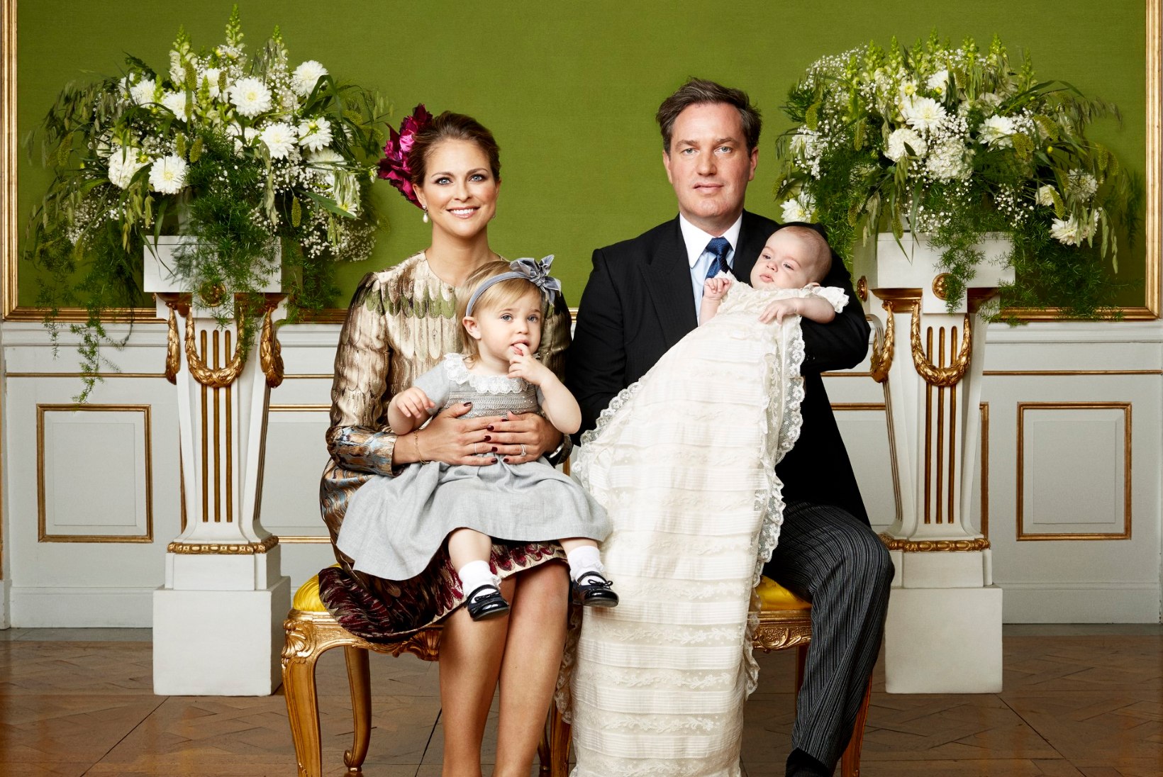FOTOD | Rootsi kuninglik perekond avalikustas kaunid perepildid pisiprints Nicolase ristimiselt