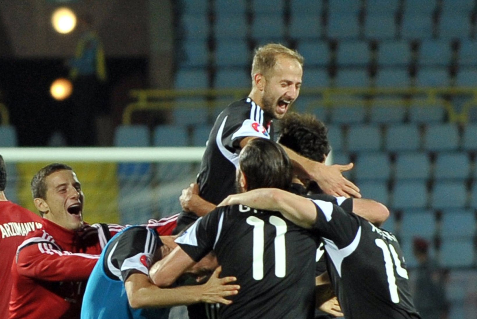 Ajaleht: Albaania pääses jalgpalli EMile altkäemaksu toel