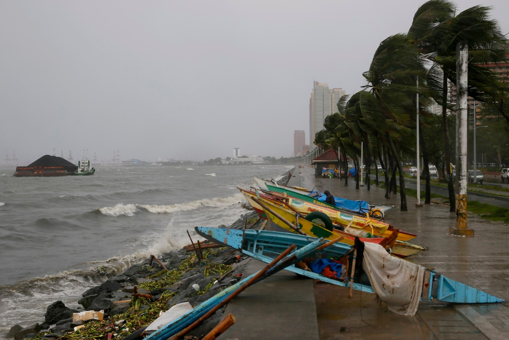 GALERII | Filipiinidel möllab taifuun Koppu
