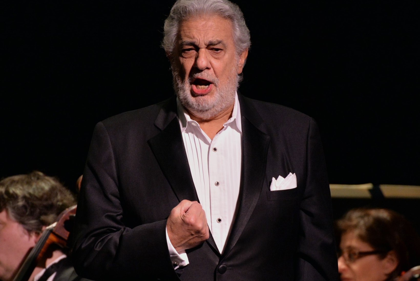 MÕNEKS AJAKS RIVIST VÄLJAS: Placido Domingo peaks Metropolitan Opera dirigendipulti naasma 2. novembril