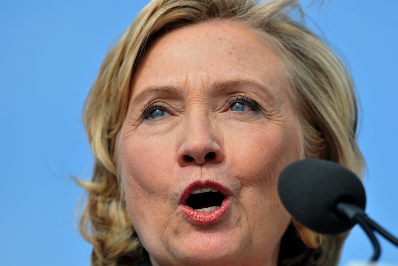 Hillary Clinton lasi nägu pinguldada?
