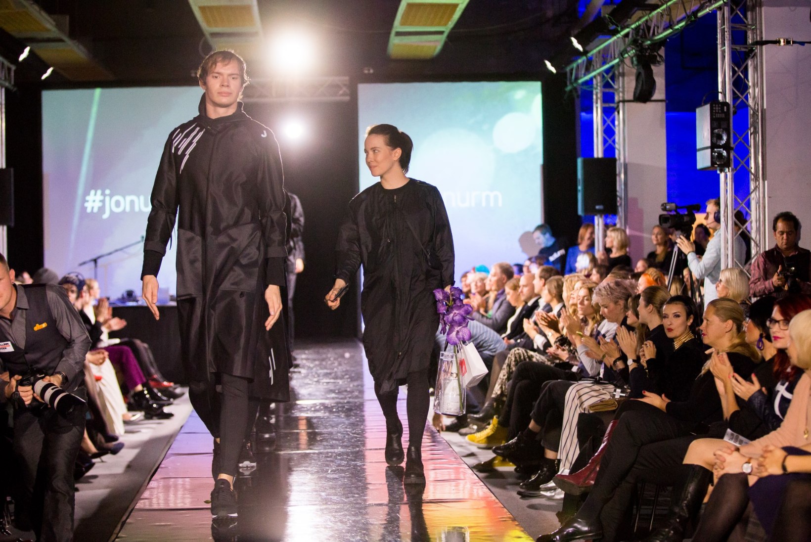 GALERII | Hõbenõela võitnud Jo Nurm tõi lavale futuristlikud mantlid