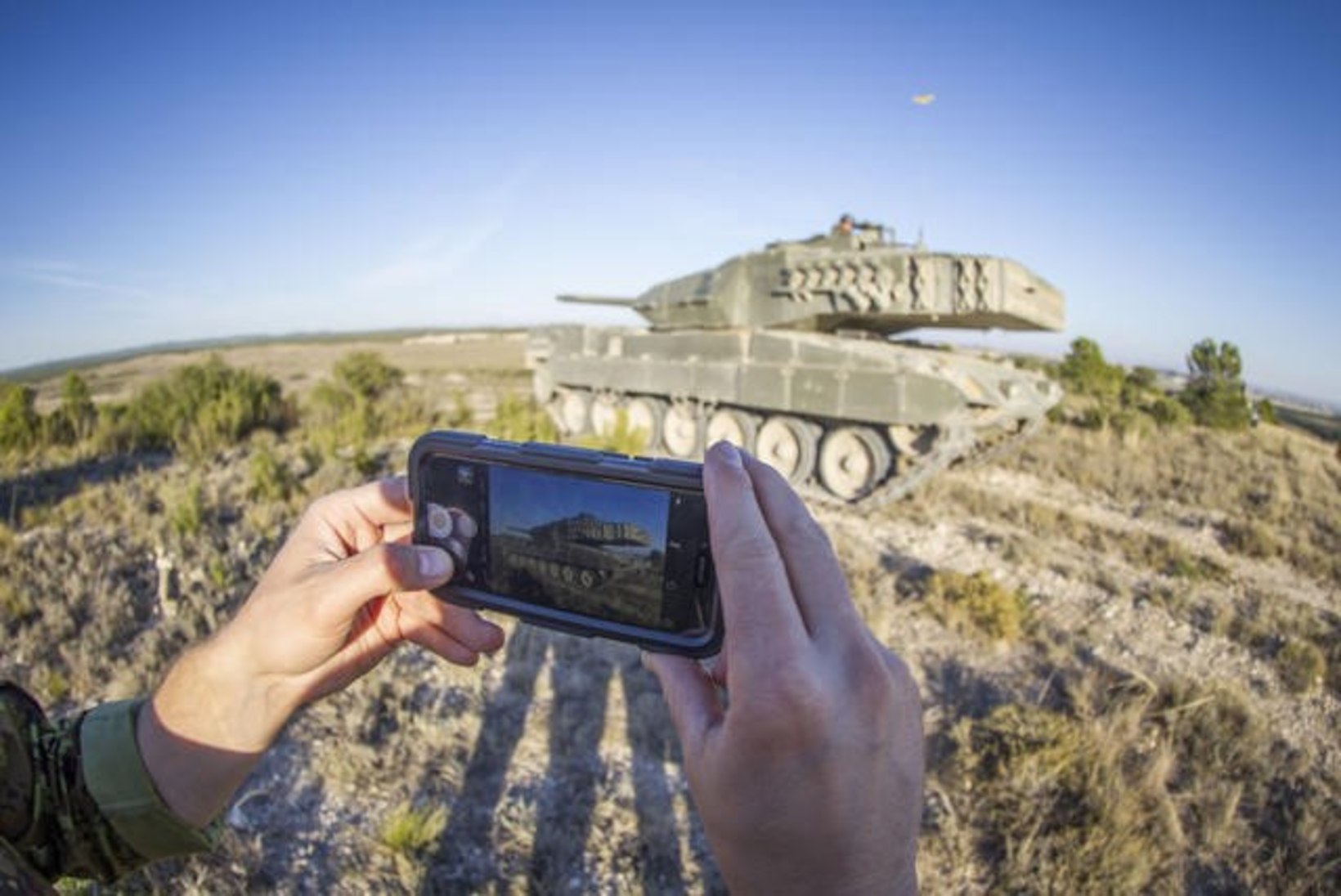 GALERII | Balti pataljon harjutas Hispaanias kaitselahingut tankide ja soomukite vastu