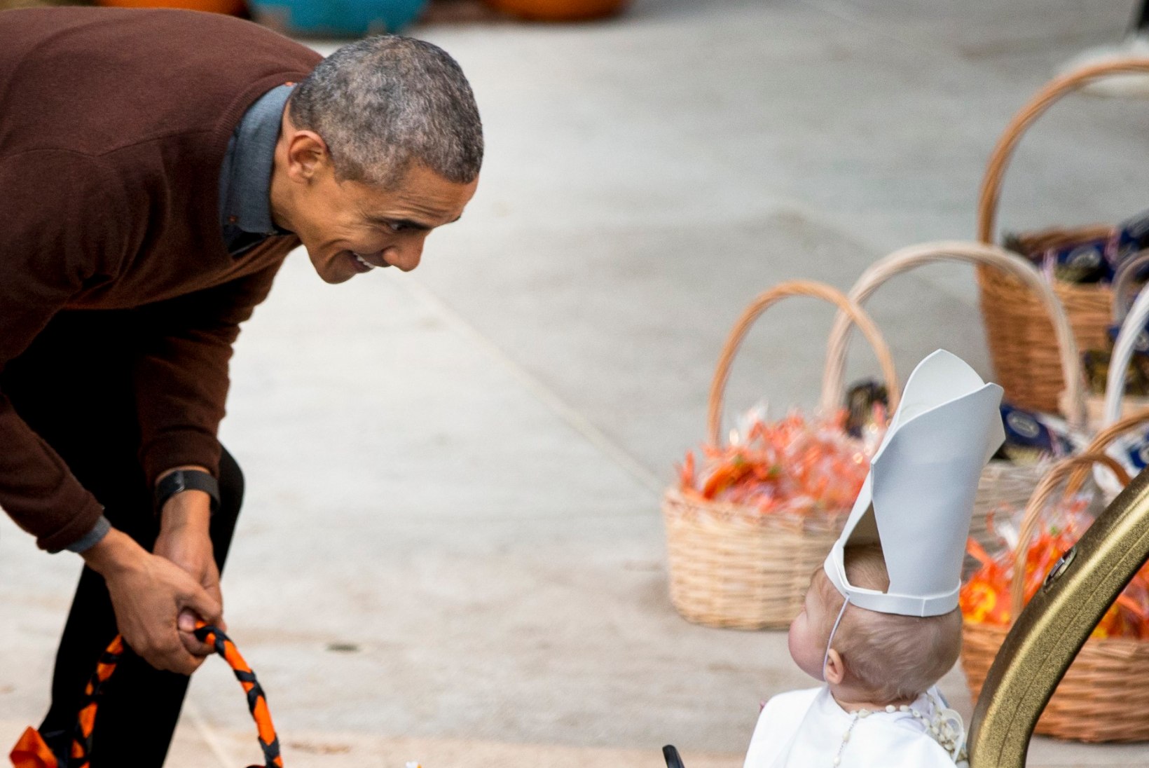 FOTOUUDIS | Tibatilluke paavst tõi president Obama näole suure naeratuse