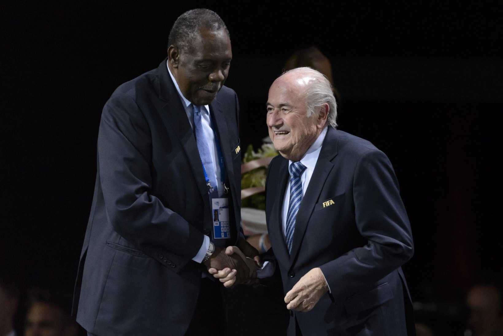 FIFA ajutiseks juhiks saab kamerunlane, süüdistused korruptsioonis pole tallegi võõrad