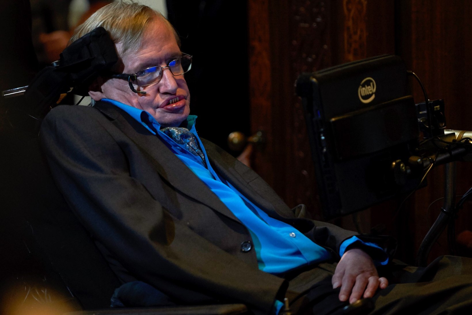 Stephen Hawkingi tervis teeb muret: kuulus teadlane on ära jätnud mitu esinemist