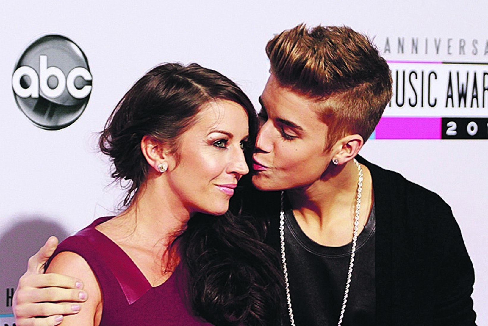 Justin Bieber on katkestanud suhted emaga