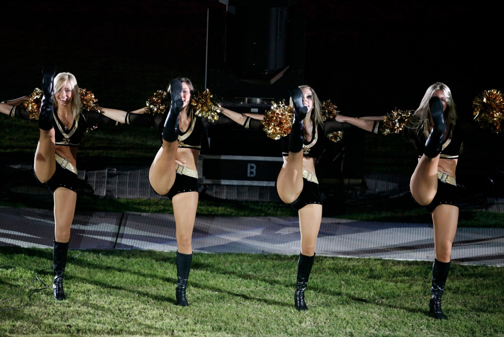 GALERII | Seksikad pühakud ehk NFLi tiimi New Orleans Saints tantsutüdrukud