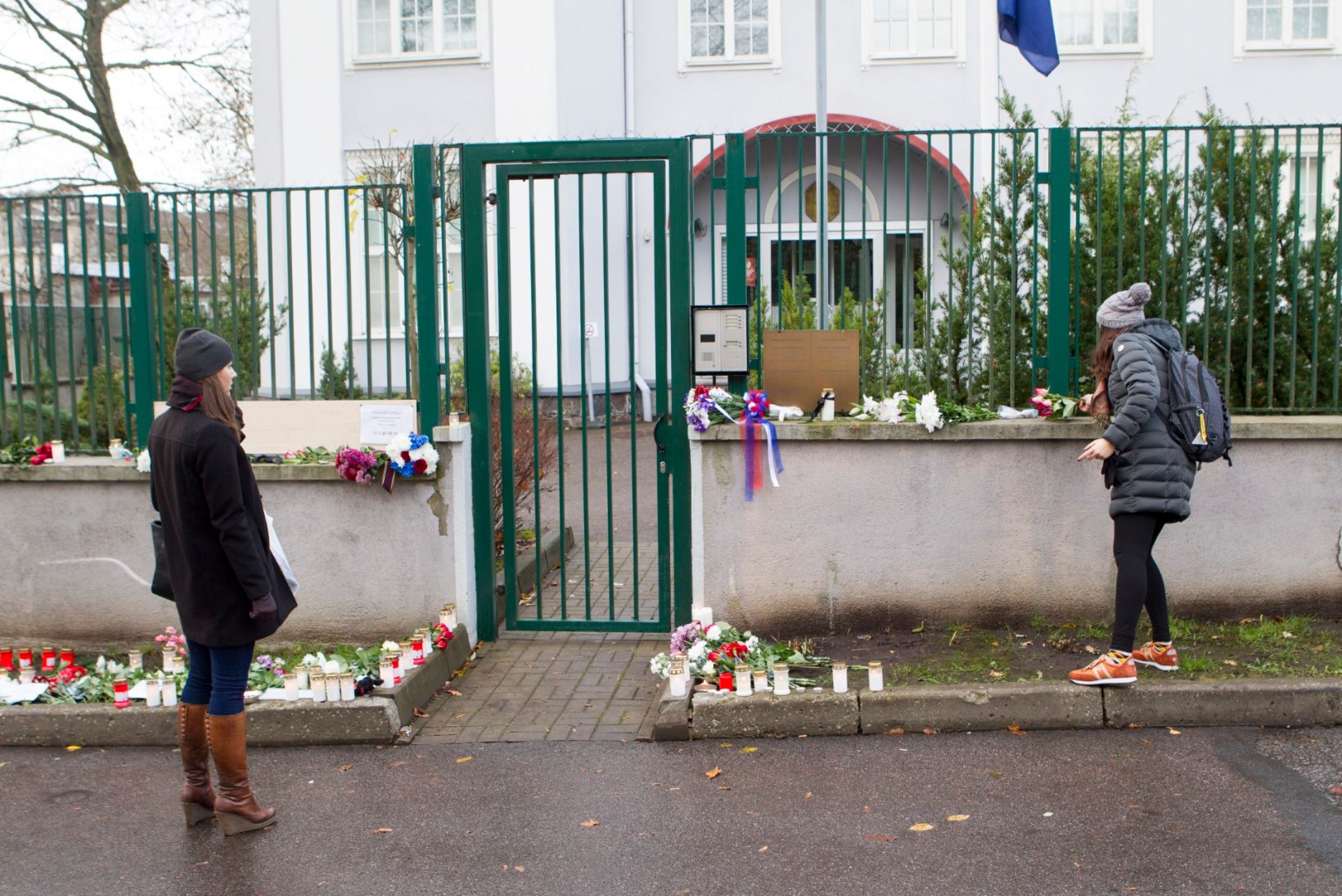 GALERII | Leinavad prantslased Tallinnas saatkonna ees