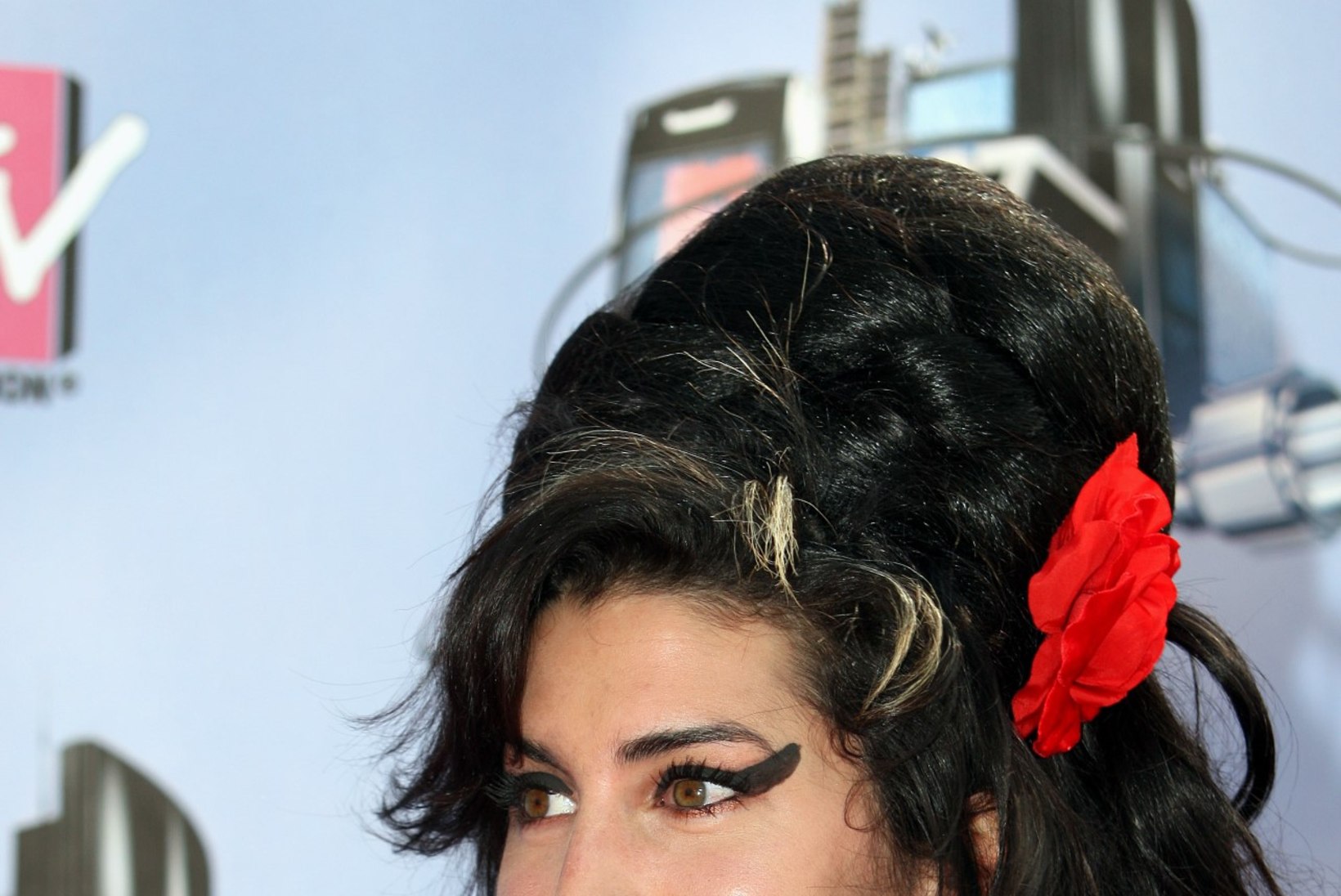 Lohetätoveeringuga tüdrukust Amy Winehouse'iks?