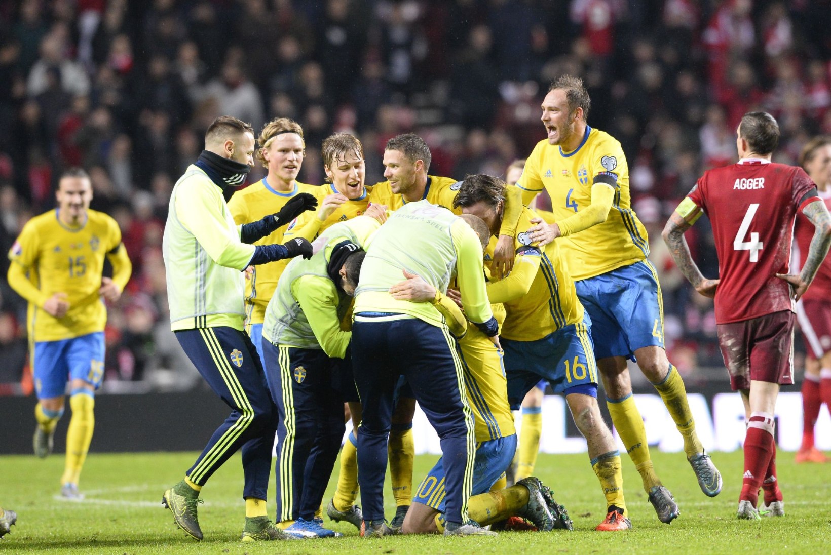 GALERII | Taani oli parem, aga Rootsil on Zlatan