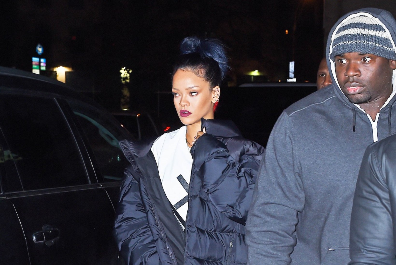 PILTUUDIS | Rihanna tuli peole magamiskotti meenutavas mantlis ning kitsesõrgadele sarnanevates saabastes
