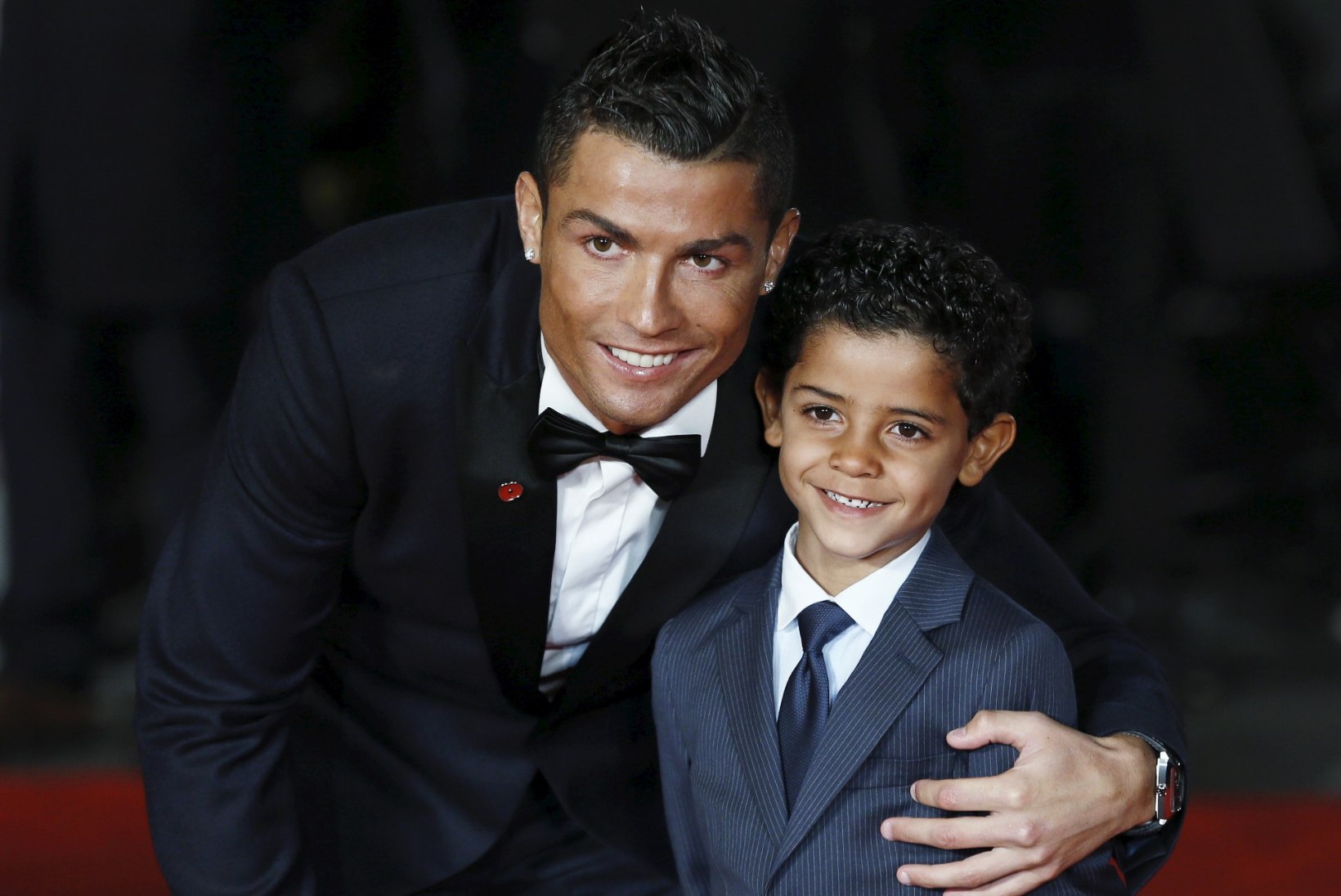 ARMAS VIDEO | Cristiano Ronaldo poeg võttis terroriohvrite mälestuseks sõna